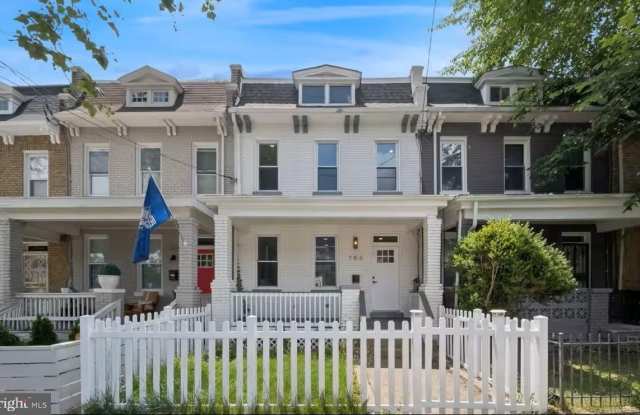 706 LONGFELLOW Street NW Gallery 1