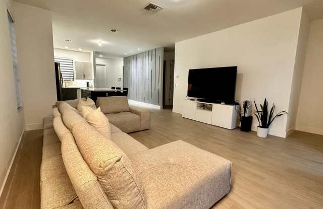 5570 Quiet Lake Place Gallery 4