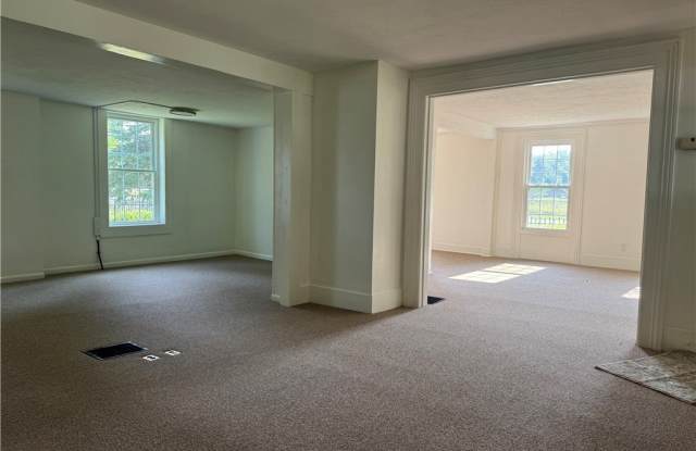 5192 Darrow Road Gallery 4