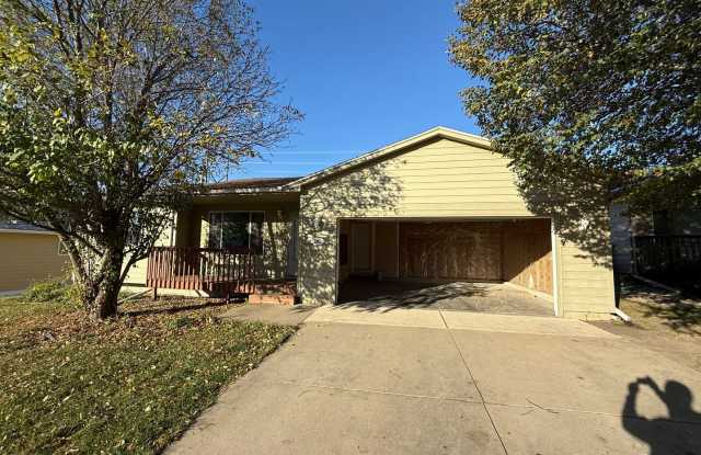 205 S Foss Ave Sioux Falls, SD - 205 South Foss Avenue, Sioux Falls, SD 57110 205 S Foss Ave Sioux Falls, SD - 205 South Foss Avenue, Sioux Falls, SD 57110