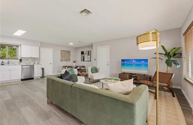 2825 NW 9th Ave photos photos