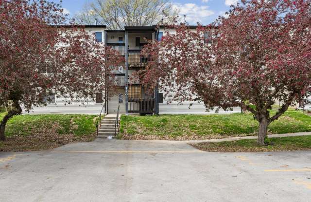 740 Westwinds Dr - 740 Westwinds Drive, Iowa City, IA 52246