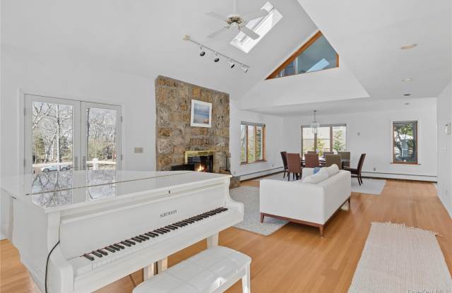 18 Harbor Road Gallery 2