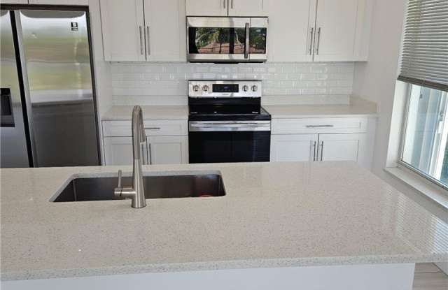 4425 SW Santa Barbara Place Gallery 4