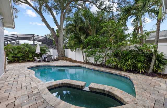 4202 W PALMIRA Avenue Gallery 4