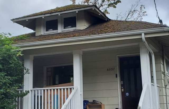 Spacious 2 Bed 1 Bath in Central Ballard photos photos