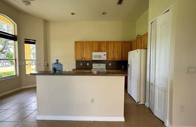 1926 NE 3rd Ct Gallery 3