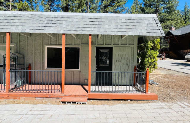 Pet friendly 1 bedroom unit with washer/dryer available in South Lake Tahoe - 2583 Knox Avenue, South Lake Tahoe, CA 96150 Pet friendly 1 bedroom unit with washer/dryer available in South Lake Tahoe - 2583 Knox Avenue, South Lake Tahoe, CA 96150