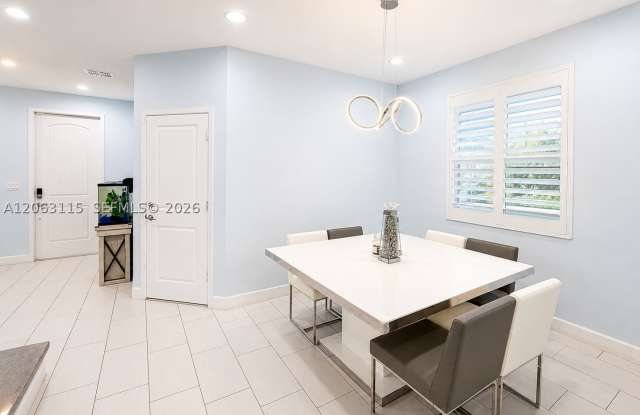 4922 NW 48th Ter Gallery 4