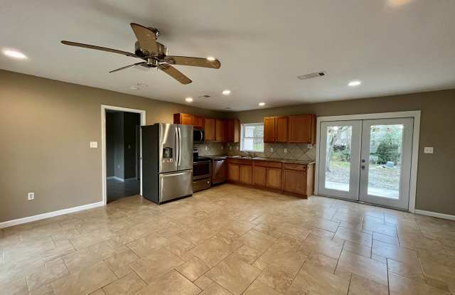 1127 Redwood Ln photos photos
