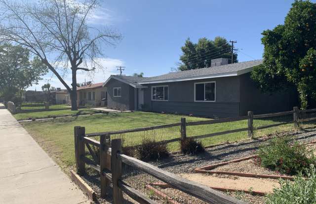 598 W Montrose Ave photos photos