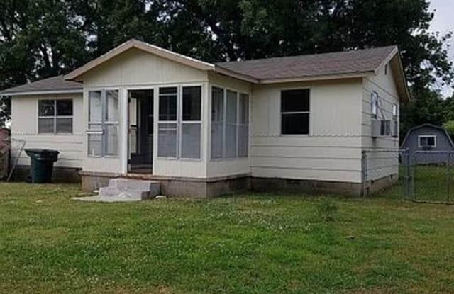 202 E 4th Ave - 202 East 4th Avenue, Owasso, OK 74055