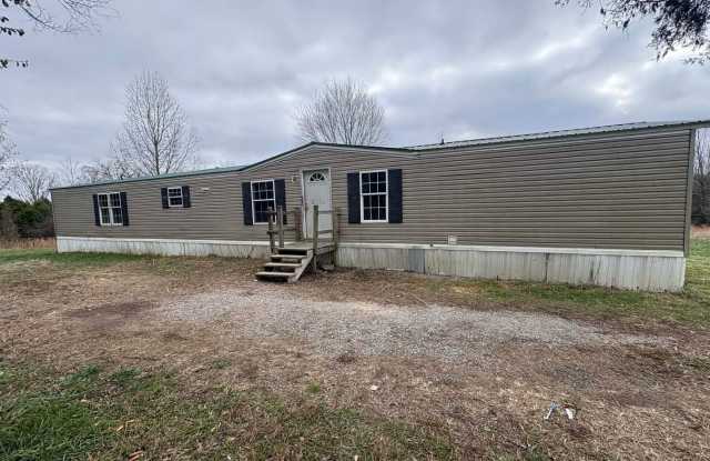 Spacious 3 Bedroom, 2 Bathroom Home! - 3928 Bewleytown Road, Barren County, KY 42133