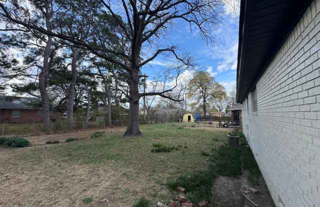 Welcome to 1961 Croydon Ave! - 1961 Croydon Avenue, Memphis, TN 38116