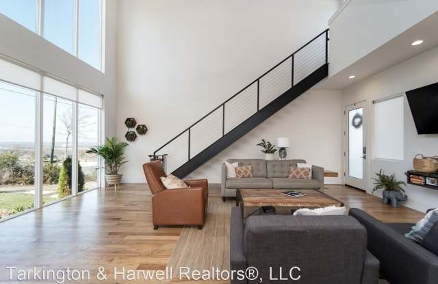 512 36th Ave. N. Gallery 4