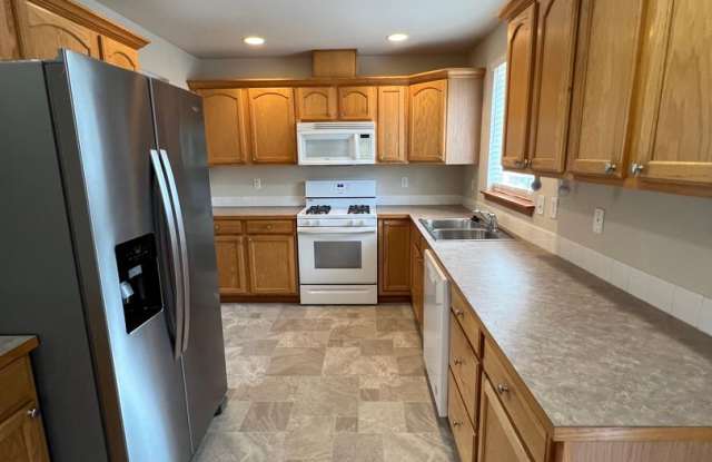 Charming Arlington Home with Spacious 3-Car Garage Gallery 4