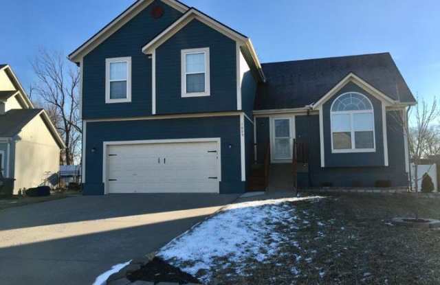 1005 Colonial Drive - 1005 Colonial Dr, Pleasant Hill, MO 64080