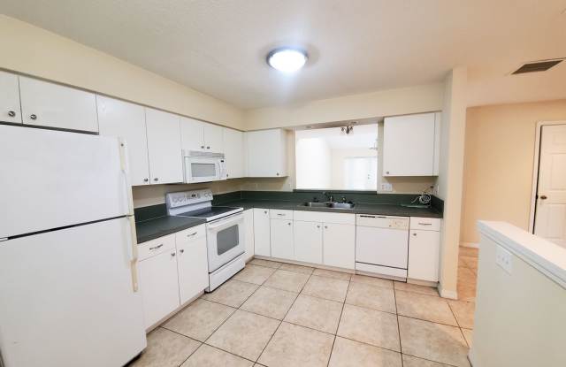 2 Bedrooms plus Loft! Gallery 4