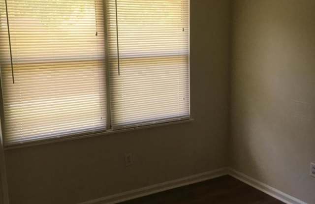 Brick home in desirable Dorchester District 2 schools! Gallery 4