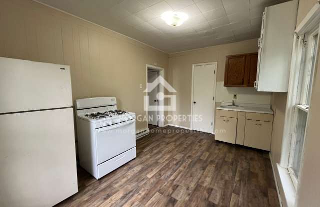 820 West Howard Street1/2 Gallery 3