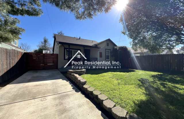 Nicely Updated 2bd/1ba House With Large Yard! photos photos