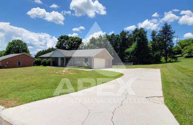 Beautiful 3 Bd/2 Ba Single Family Brick home in the heart of Farragut! Gallery 4