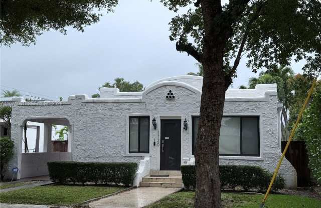 1720 SW 22nd Ter photos photos