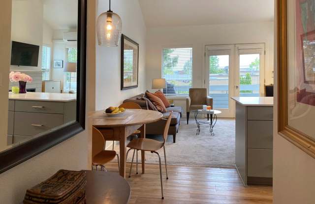 Great corner unit condo in the heart of Madison Park is now available for rent! - 1905 42nd Avenue East, Seattle, WA 98112