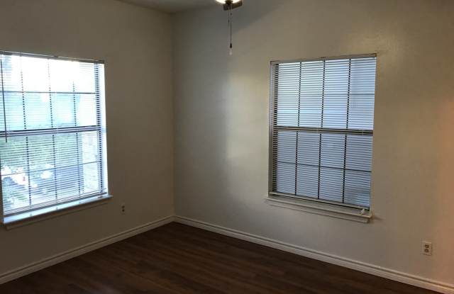 2/2 West Campus Apartment photos photos