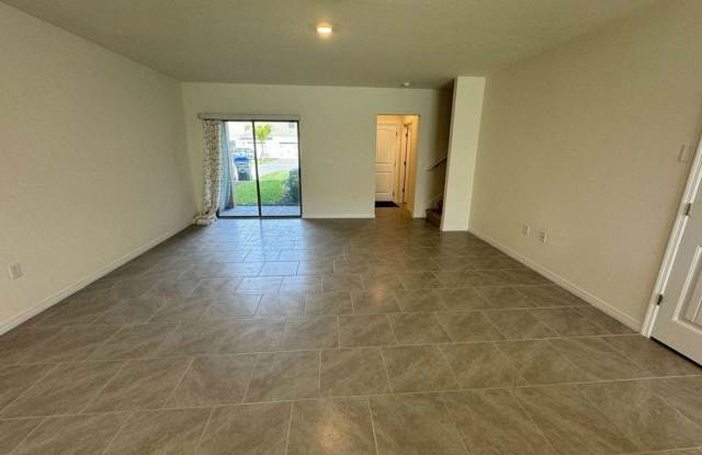 Lawn Care Included! Pest Control Included! Pet Friendly! Gallery 4