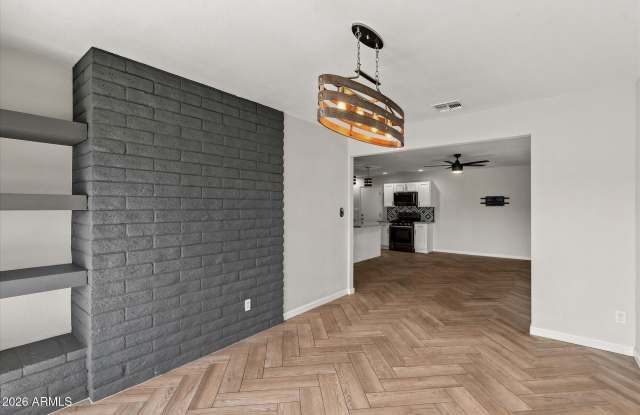 3127 W YUCCA Street Gallery 4