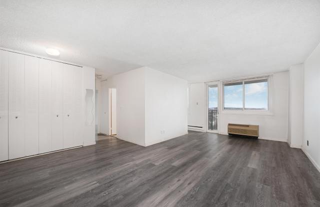 100 MANHATTAN AVE photos photos