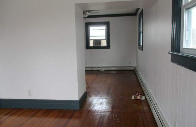 1003 MAIN ST Gallery 4