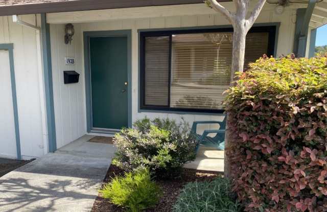Fabulous 2 Bedroom (plus office - additional 140 square feet), 1.5 Bath 1068 square foot Condo in San Marin photos photos