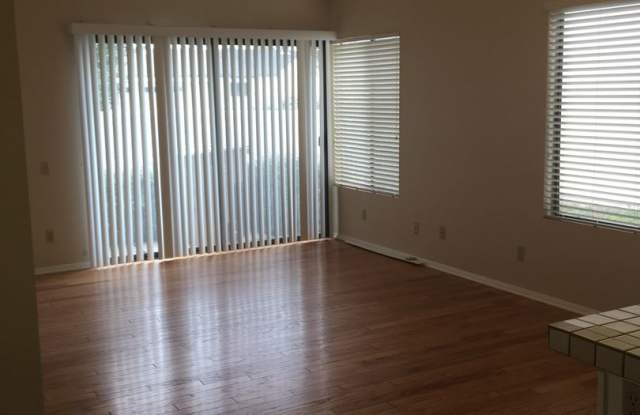 8055 Agate Street Gallery 4