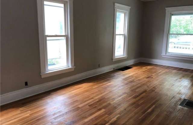 139 Strong Avenue Gallery 3