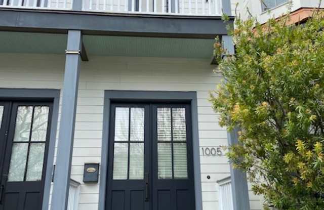 Luxury Townhome in the Heart of Downtown with Private Parking photos photos
