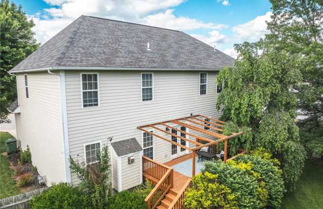 Spacious 4 bedroom/3.5 bath home Gallery 2