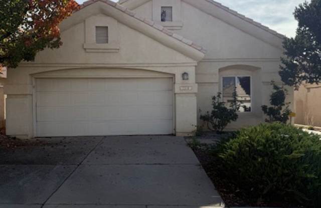 HOLIDAY RENT REDUCTIION ! Spacious 3 Bedroom 2 Bathroom and 2 Car Garage in beautiful NE Heights Neighborhood ! - 8708 Palomar Avenue Northeast, Albuquerque, NM 87109
