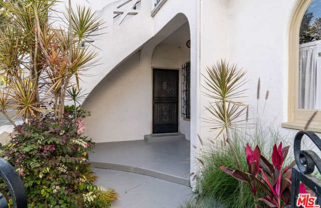 1211 S Hayworth Ave Gallery 3