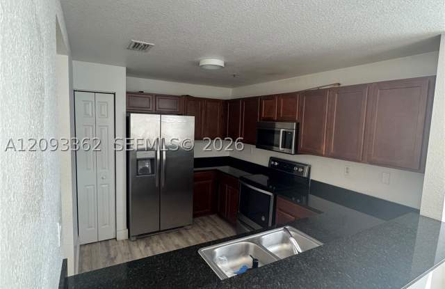8833 NW 107th Ct Gallery 4