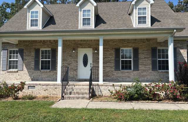 Spacious Brick Home in Manchester Gallery 3