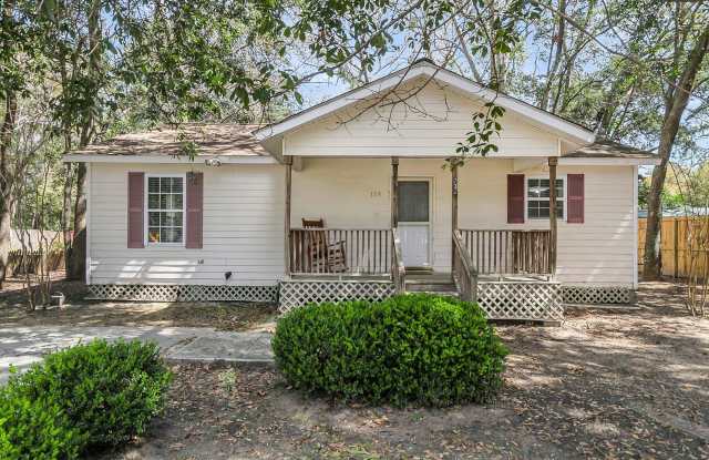 Beautiful 3/2 located in Central Mount Pleasant! photos photos