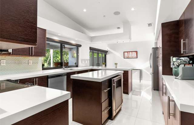 17125 Southwest 80th Court Gallery 2