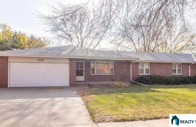 Beautiful 3 Bed Townhome! photos photos