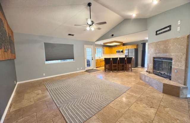 Available NOW - Move In Special! - Spacious Home near Enloe & Downtown Chico Gallery 3
