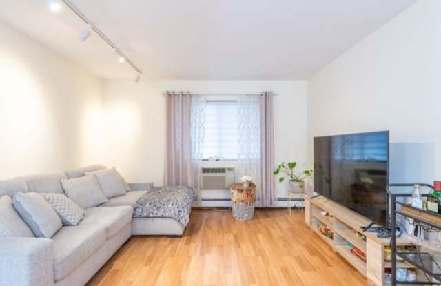 245 Anderson St Apt 1A Gallery 1