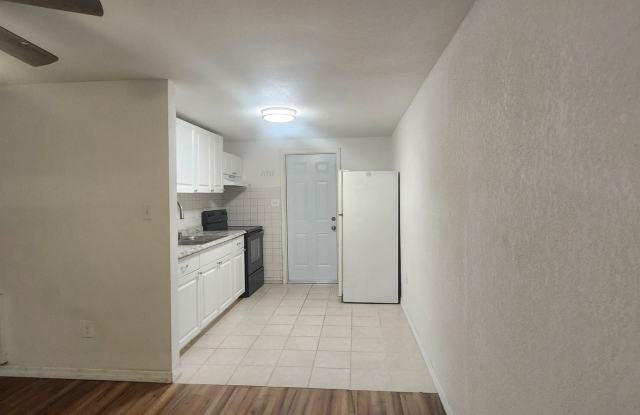 Charming 2 bedroom, 1 Bath Gallery 4
