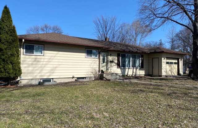 5 bed, 2 bath Single Family Home Gallery 3