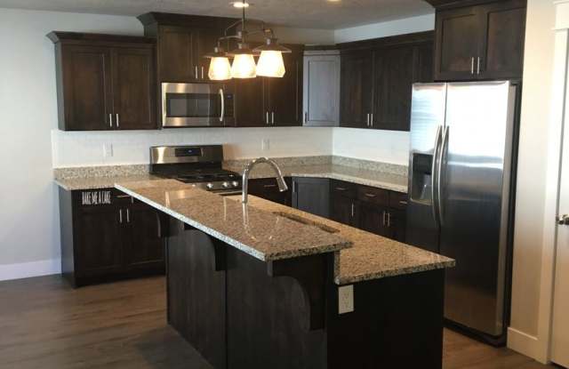 256 W 40 N - 256 W 40 N, Hyrum, UT 84319